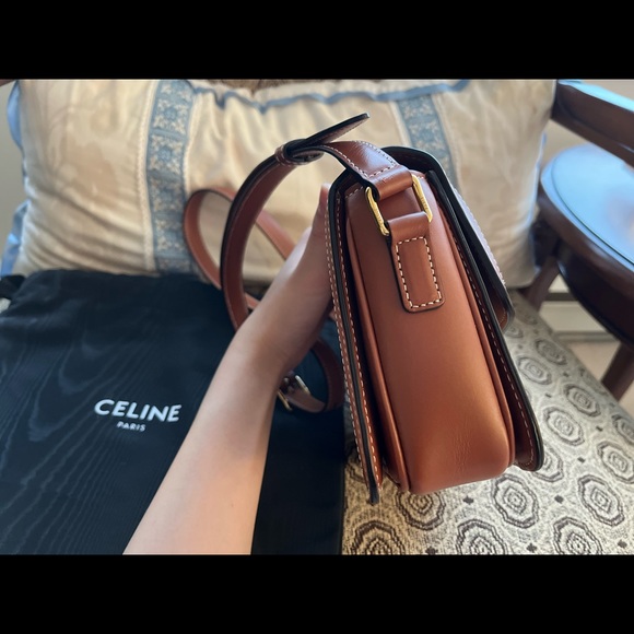 TEEN TRIOMPHE BAG IN TRIOMPHE CANVAS AND CALFSKIN
WHITE
Retail Price CA$ 3950 - Picture 5 of 8